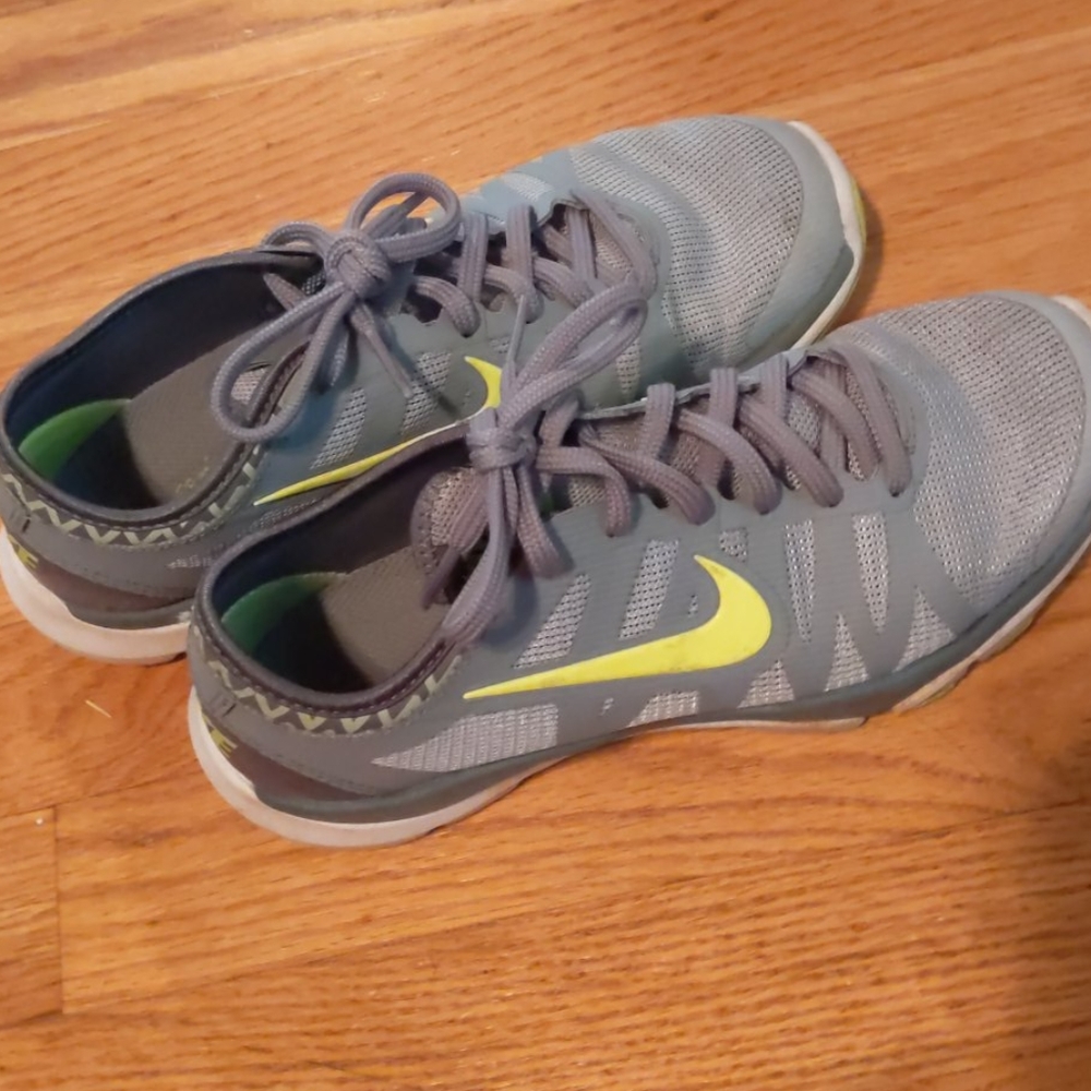 Nike tennis shoes